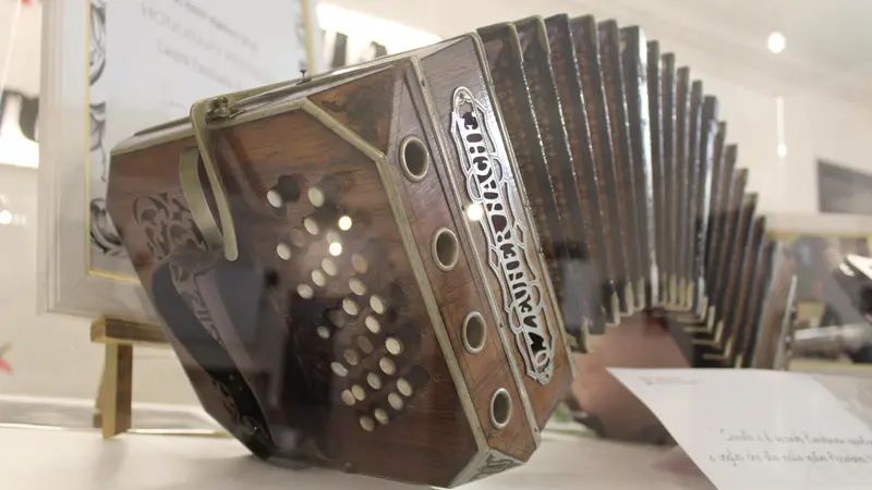 Il bandoneon di Astor Piazzolla, datato 1921