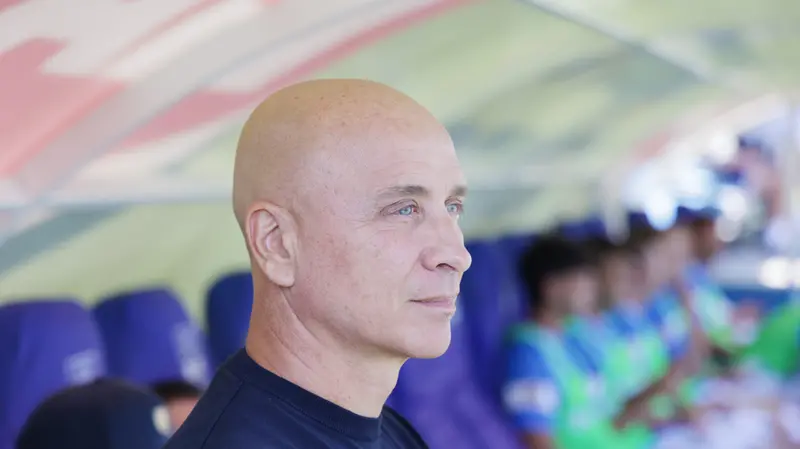 Eugenio Corini è nel mirino della critica: attorno a lui fanno quadrato club e giocatori