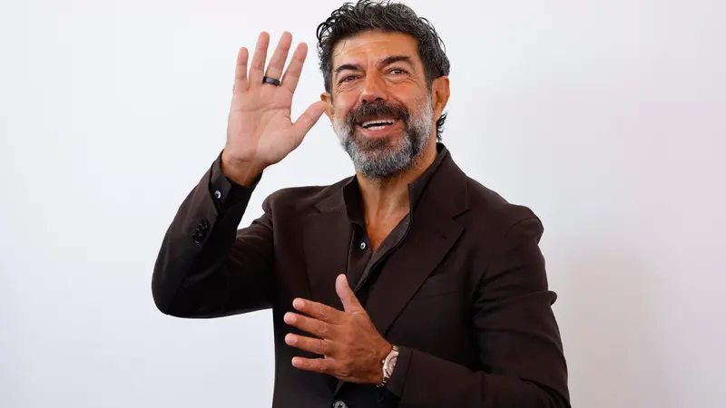 Protagonista del film è Pierfrancesco Favino