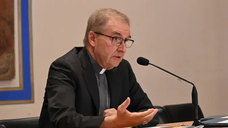 Intervento del vescovo Tremolada al convegno del clero