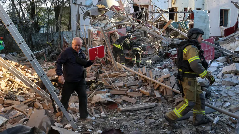 Un edificio civile distrutto in Ucraina - Foto Ansa © www.giornaledibrescia.it