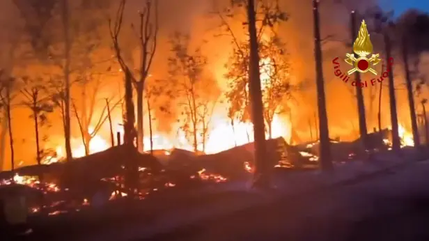 L'incendio nel camping di Peschiera