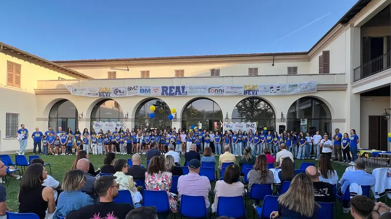 Un momento della partecipata presentazione di prima squadra e giovanili