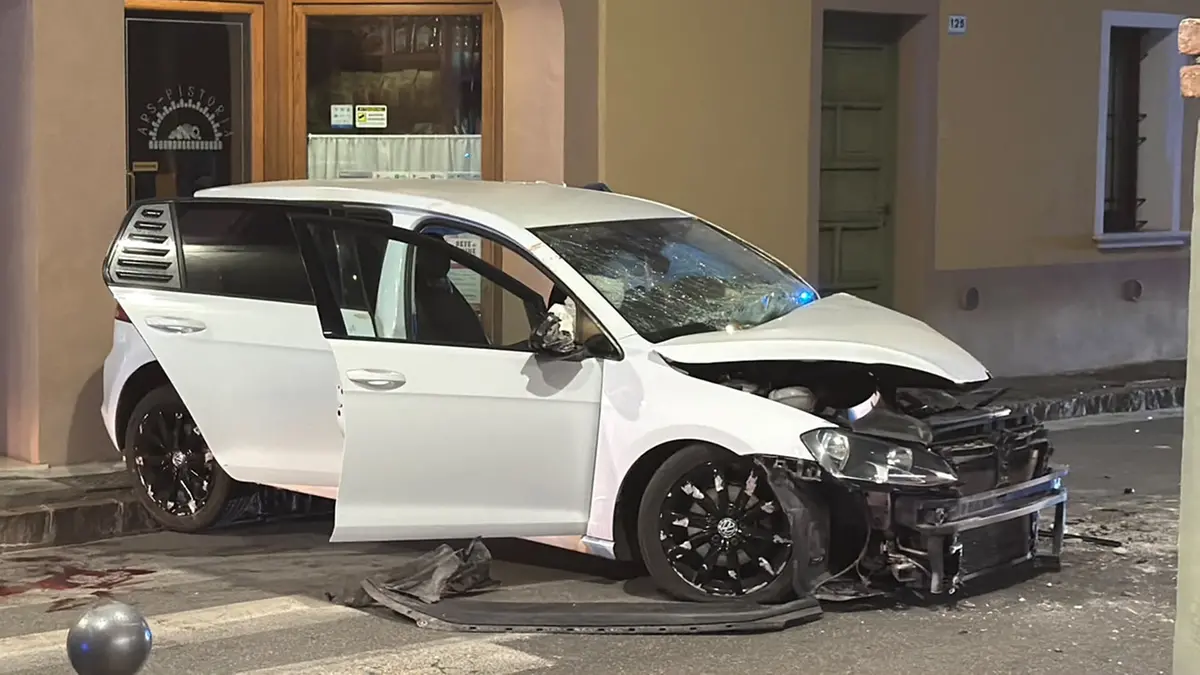 L'auto distrutta nell'incidente in via Giuseppe Mazzini a San Paolo
