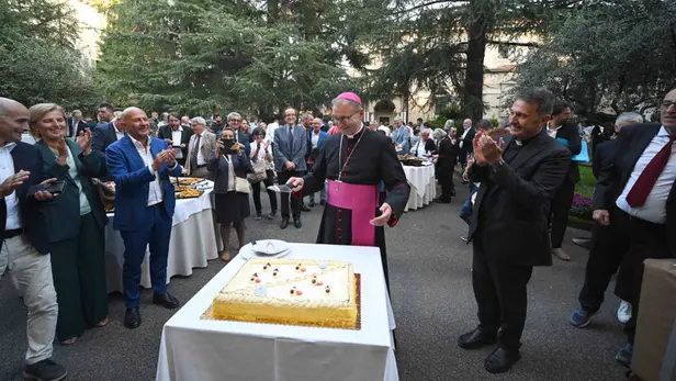 Al centro Paolo VI la festa per i 70 anni di monsignor Pierantonio Tremolada