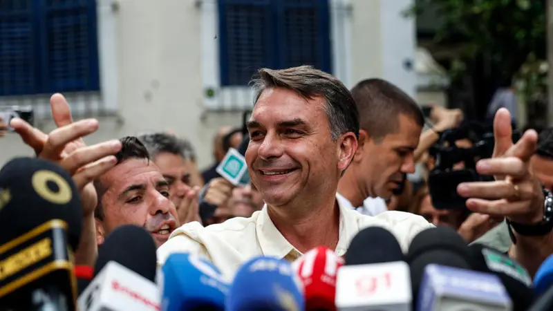 Il candidato della destra Flavio Bolsonaro - Foto Ansa © www.giornaledibrescia.it