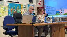 Aleandro Baldi dialoga con gli studenti al liceo De Andrè