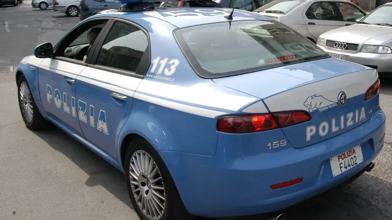 L'uomo è stato bloccato dalla Squadra mobile