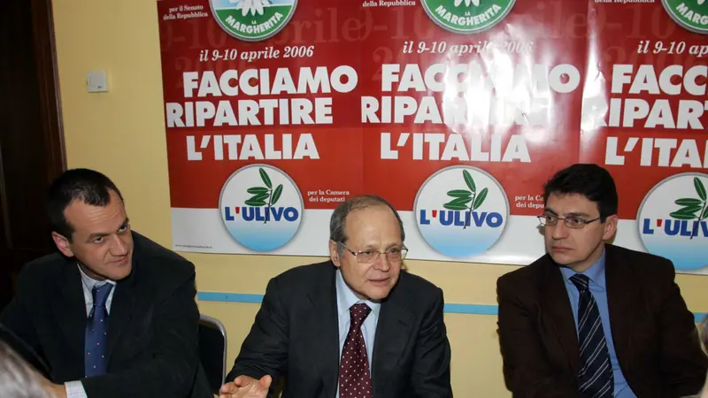 Nel febbraio 2006, al convegno della Margherita con Tiziano Treu ed Emilio Del Bono - © www.giornaledibrescia.it