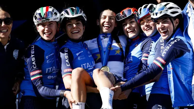 La festa per la vittoria - Foto Azzurra Ballan / FCI