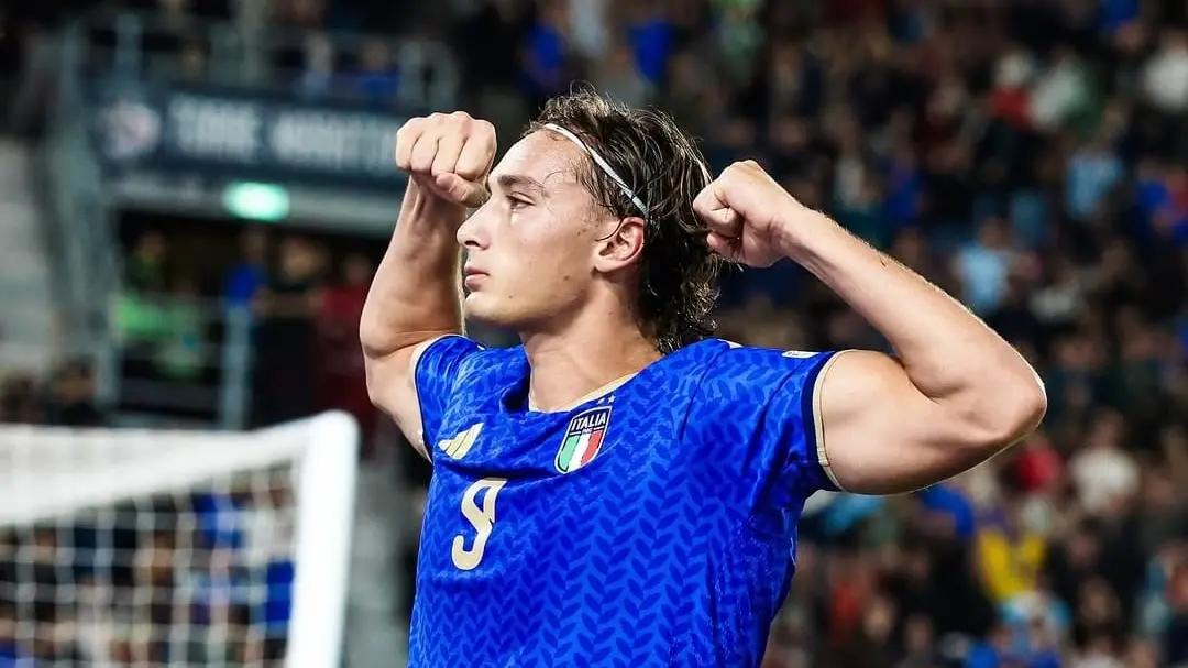 Il marchio di fabbrica di Pio Esposito: mostrare i muscoli dopo il gol - Foto Ansa © www.giornaledibrescia.it