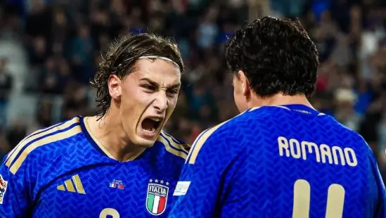 La gioia di Pio Esposito dopo il gol del 3-1 alla Turchia urlata in faccia a Romano