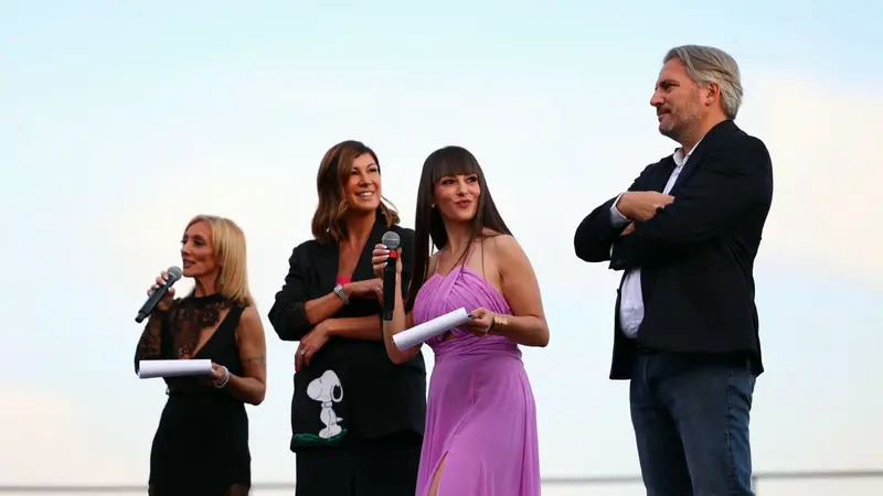 La presidente Clara Gorno, seconda da sinistra, durante la presentazione al Vittoriale - Foto Antonio Valente