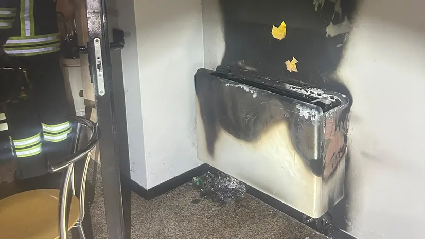Il termoconvettore andato a fuoco - © www.giornaledibrescia.it