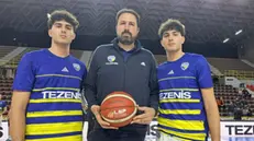 I gemelli Frosini in maglia Scaligera insieme al padre Alessandro © www.giornaledibrescia.it