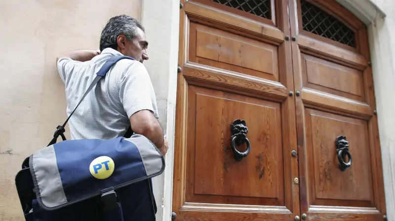 Con il taglio di 71 zone di recapito per i portalettere si allarga l'area da servire