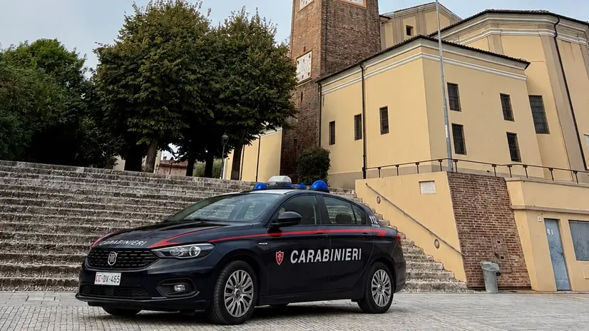 Carabinieri nel centro di Gambara