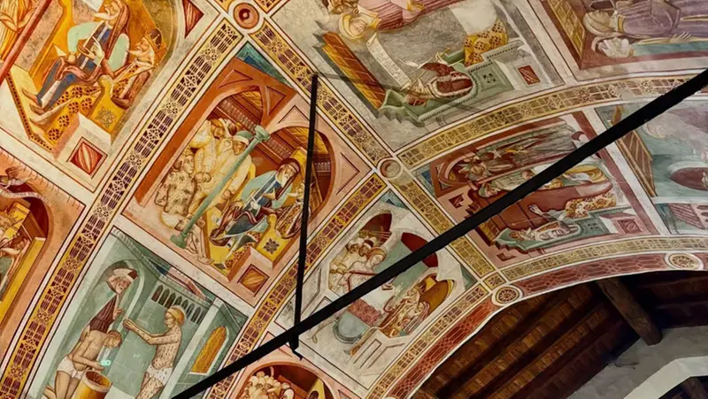 Affreschi all'interno della chiesa di San Lorenzo