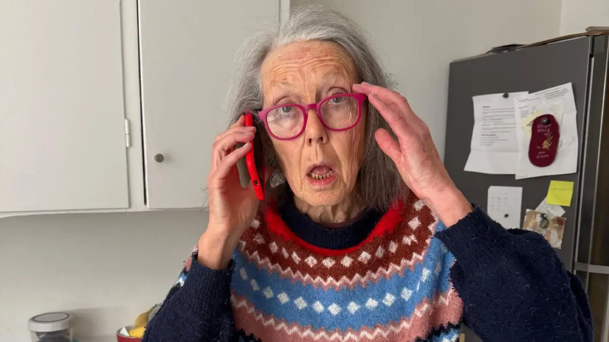 Anne Carson al telefono con l'Accademia di Svezia