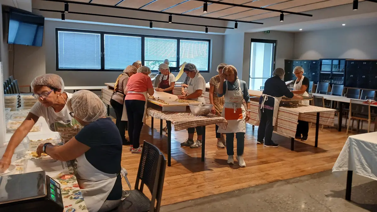 La preparazione dei casoncelli e della pasta fresca