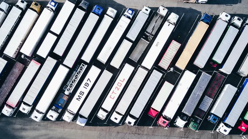 Camion in un parcheggio
