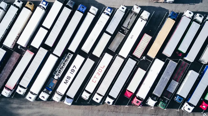 Camion in un parcheggio