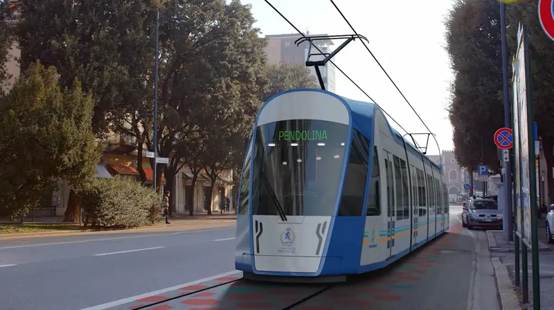 Il passaggio del tram in stazione - © www.giornaledibrescia.it