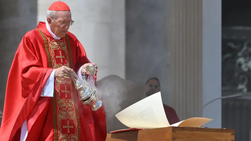 Il cardinale Re ha celebrato il funerale di papa Francesco