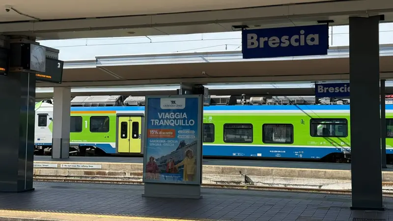 Un treno in stazione a Brescia - © www.giornaledibrescia.it