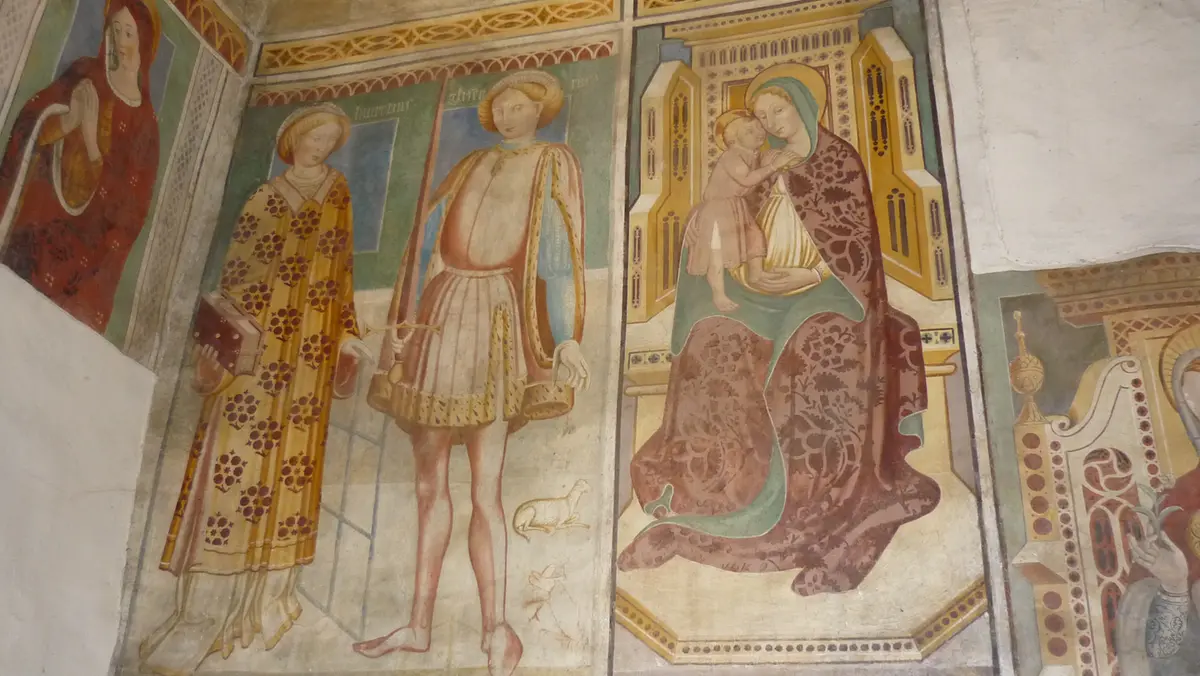 Gli affreschi nella chiesa di San Lorenzo - Foto Fai