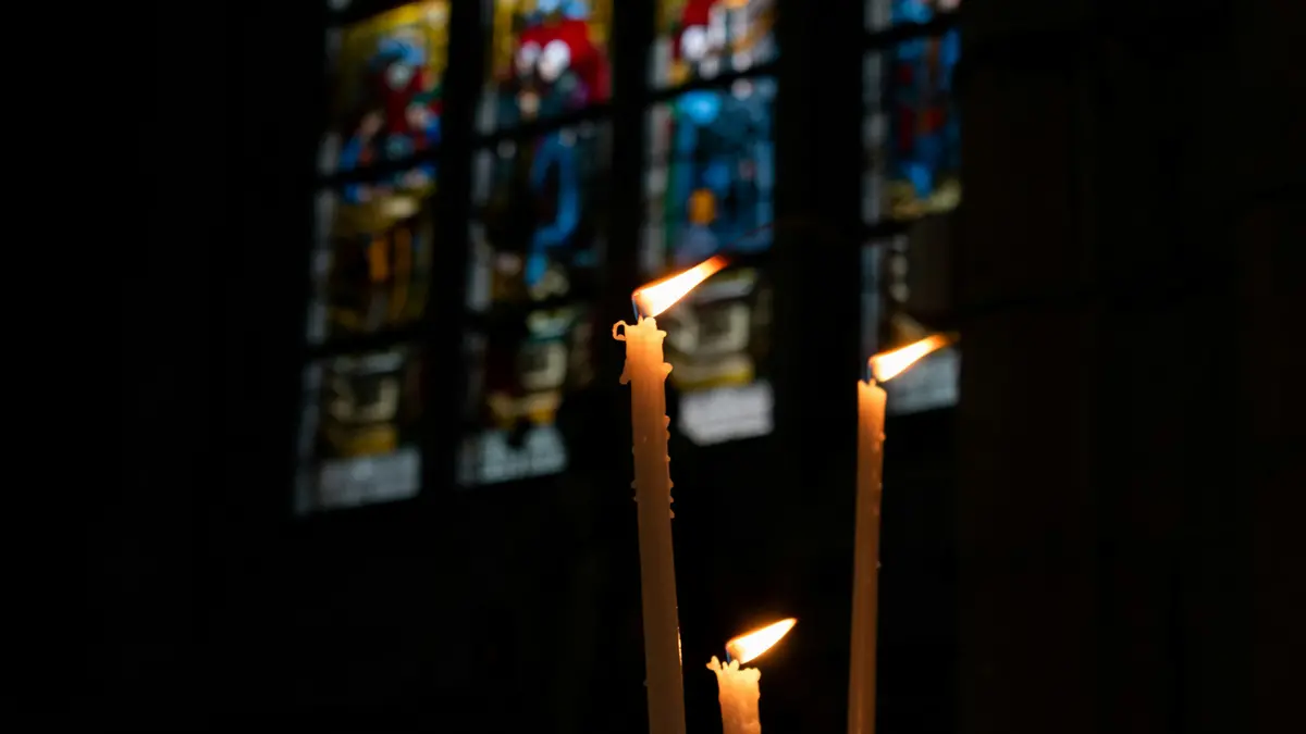 Candele in una chiesa