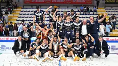 La festa della Consoli Sferc Brescia che ha conquistato la Supercoppa - Foto Lega Volley
