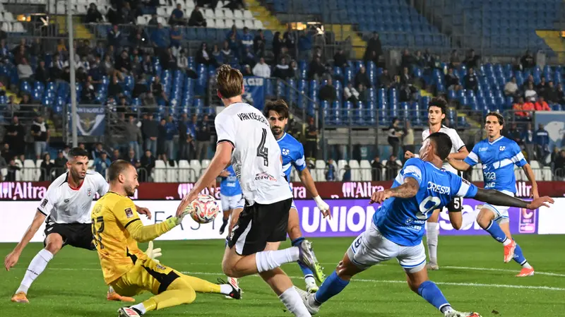Con l'Alcione e poi con la Pro Vercelli Crespi ha segnato due gol bellissimi, entrambi al 10'