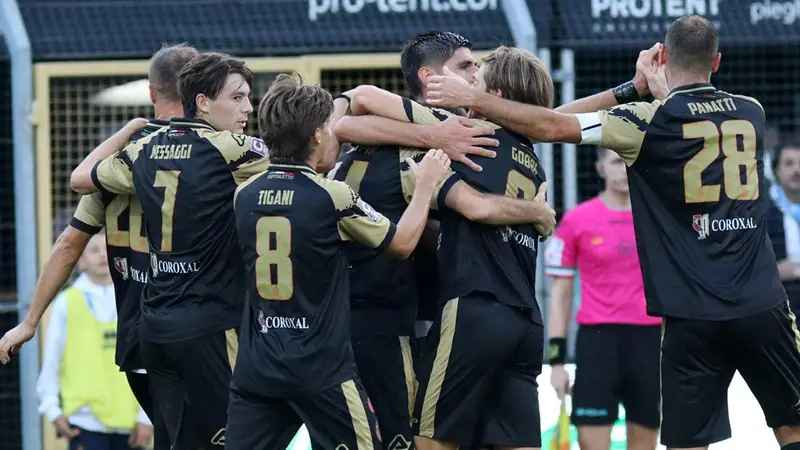 La festa dopo il gol di Galuppini - Foto Bellandi