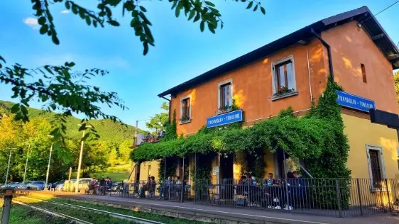 L'ex casello ferroviario, per dieci anni casa del Viandante -  © Facebook Viandante