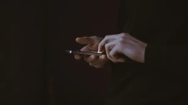 L'obiettivo era uno smartphone