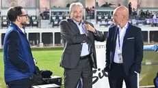 Il presidente Pasini tra il diesse Ferretti e il direttore dell'area tecnica Pederzoli - Foto New Reporter Pasotti © www.giornaledibrescia.it