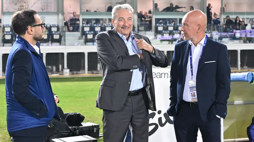 Il presidente Pasini tra il diesse Ferretti e il direttore dell'area tecnica Pederzoli - Foto New Reporter Pasotti © www.giornaledibrescia.it