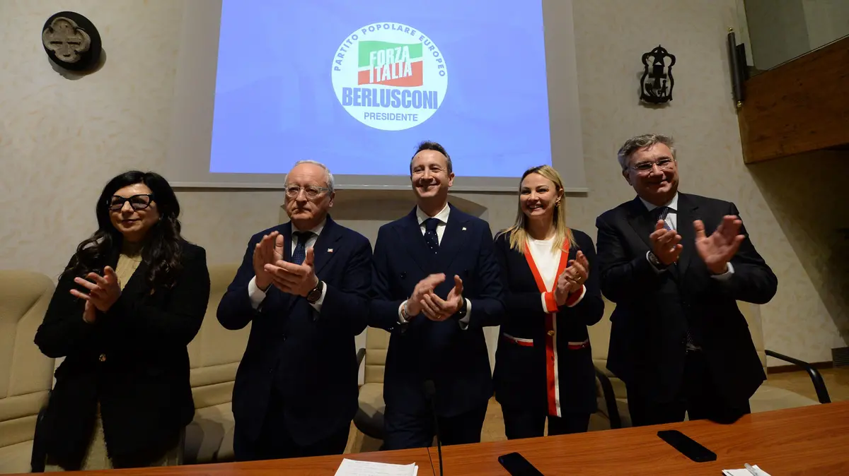Da sinistra Claudia Carzeri, Maurizio Casasco, Marco Ferretti, Simona Tironi e Adriano Paroli