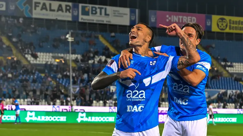 Sport   Calcio Brescia Campionato Serie C Union Brescia Pro Vercelli     Nella Foto   esultanza Crespi Valerio (Union Brescia) per gol   Alessandro Mercati (Union Brescia) 09�10-2026 Agenzia NewReporter Pasotti