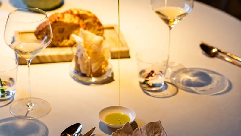 Olio e pane: è il benvenuto a Casa Leali di Puegnago