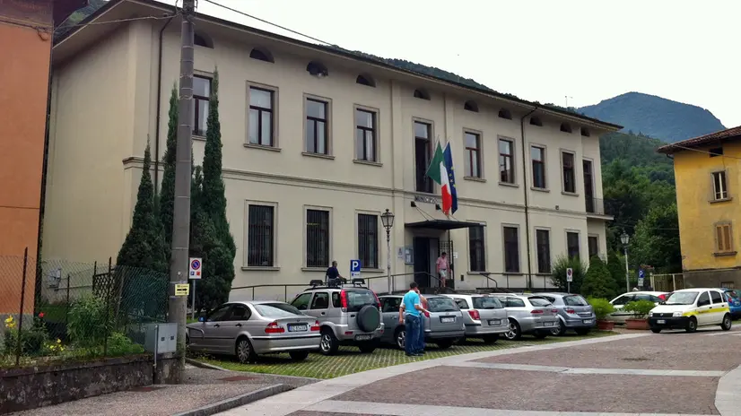 Il municipio di Pian Camuno - © www.giornaledibrescia.it