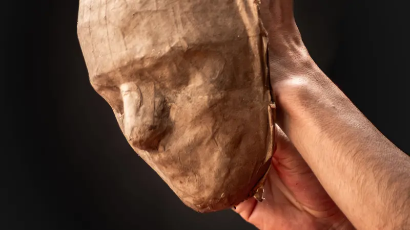 Dietro la maschera si rischia di perdere progressivamente il contatto con la propria autenticità