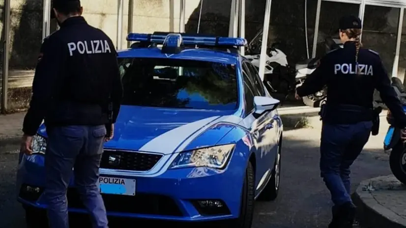 Sul posto la Polizia, che ha fermato uno dei due ladri
