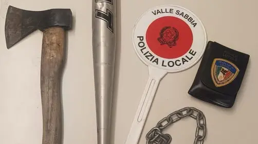 Le armi trovate dalla Polizia locale