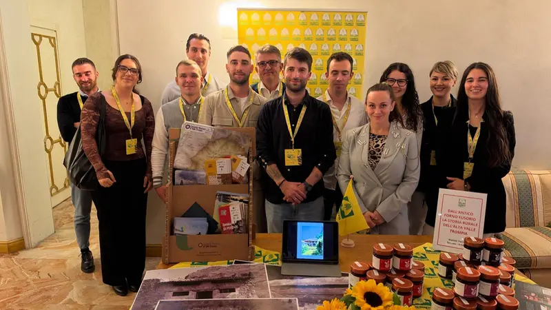 Una delegazione di Coldiretti Giovani Brescia con al centro Matteo Turrini