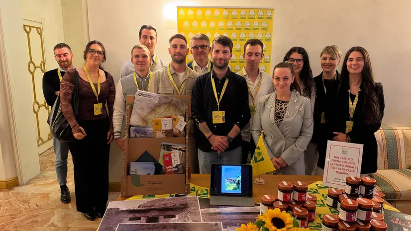 Una delegazione di Coldiretti Giovani Brescia con al centro Matteo Turrini