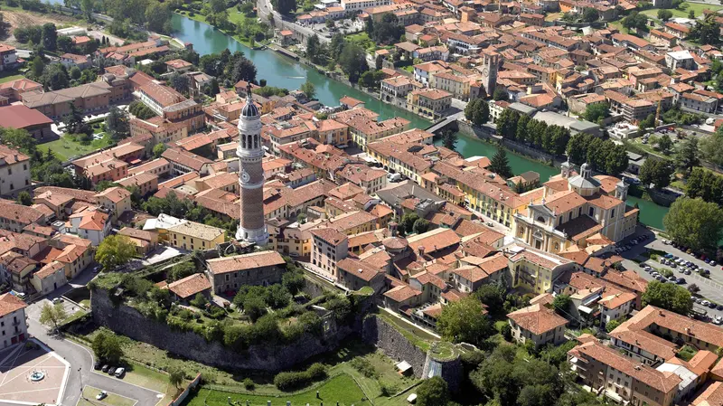 Una veduta dall'alto di Palazzolo sull'Oglio - © www.giornaledibrescia.it
