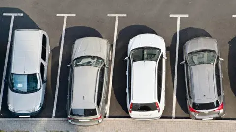 I bresciani non rinunciano a spostarsi principalmente in auto