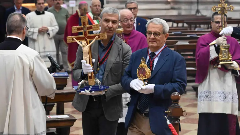 Il reliquiario realizzato per i 500 anni della Compagnia dei Custodi delle Sante Croci